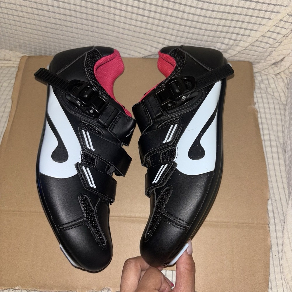 Peloton Cycling Shoes Size 41 Womens Size 10  NO Cleats Black / Red /White Bike